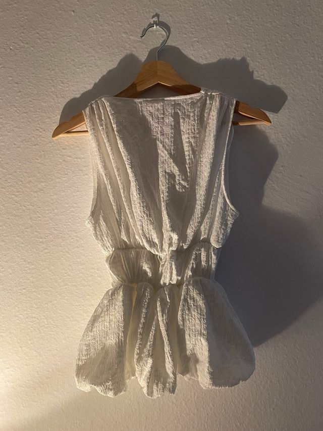 Top Zara blanco con lazo negro Talla M