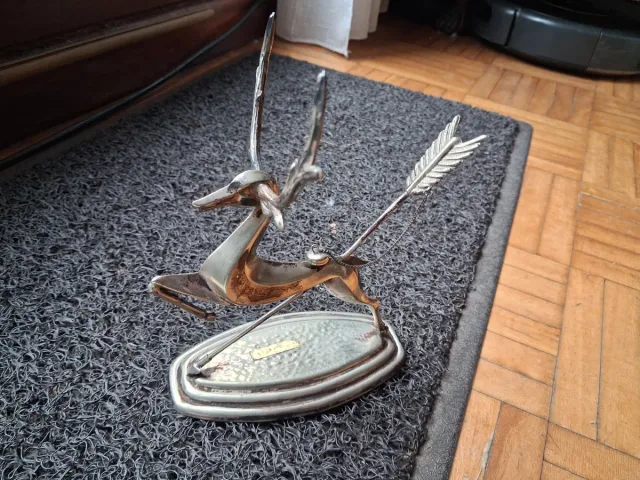 Figura alpaca ciervo con flecha para sujetar copa