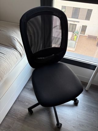 Silla ergonómica de oficina negra