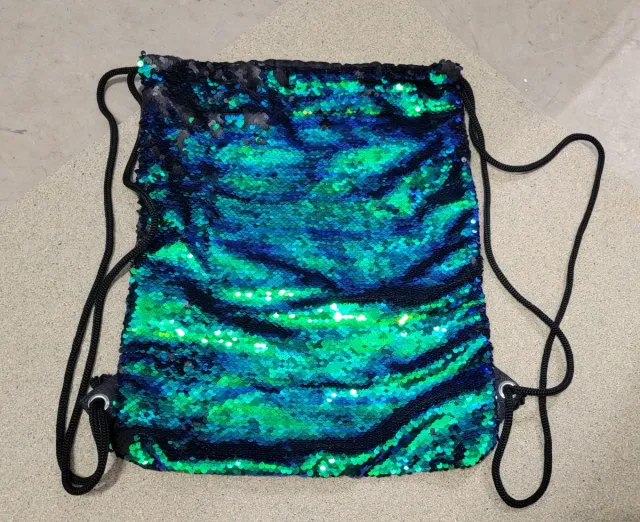 Zaino con corde e paillettes