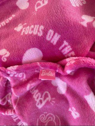 Manta Plaid Barbie Corazones y Logo