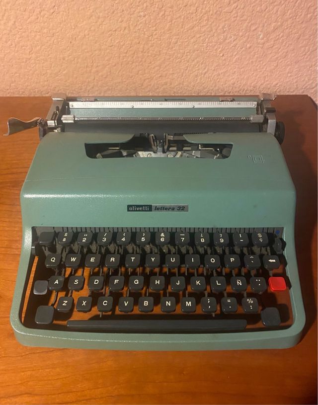Máquina de escribir Olivetti Lettera 32