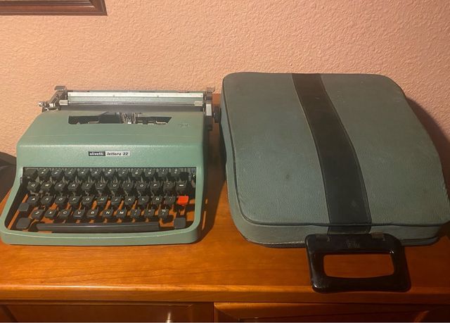 Máquina de escribir Olivetti Lettera 32