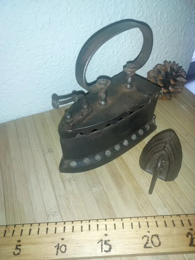 Antiche piastre in ferro