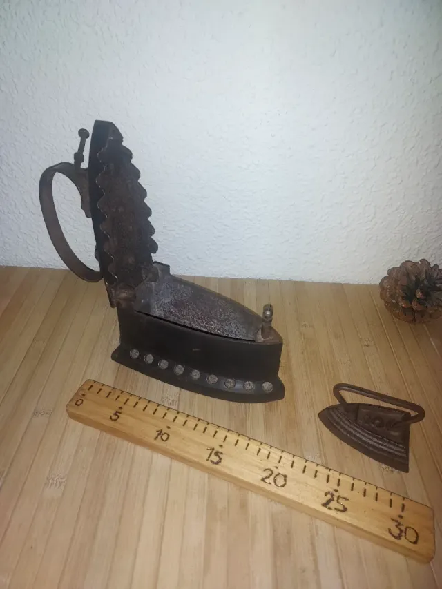 Antiche piastre in ferro