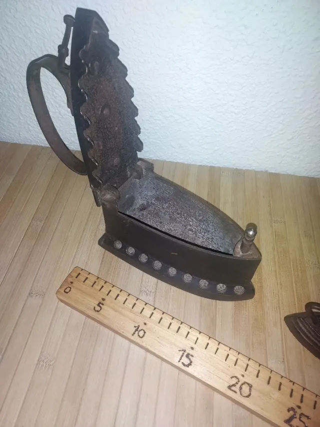 Antiche piastre in ferro