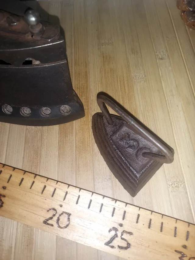 Antiche piastre in ferro