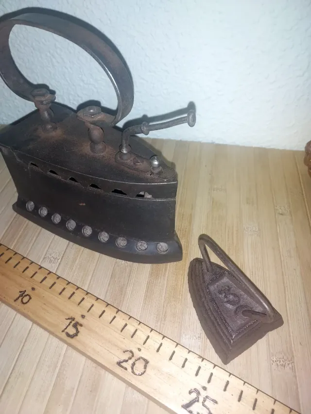 Antiche piastre in ferro