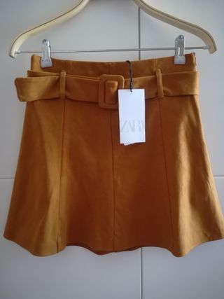 Falda Zara mostaza con cinturón Talla S