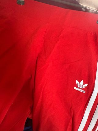 Mallas Adidas Essentials Cotton 3 Bandas Rojas