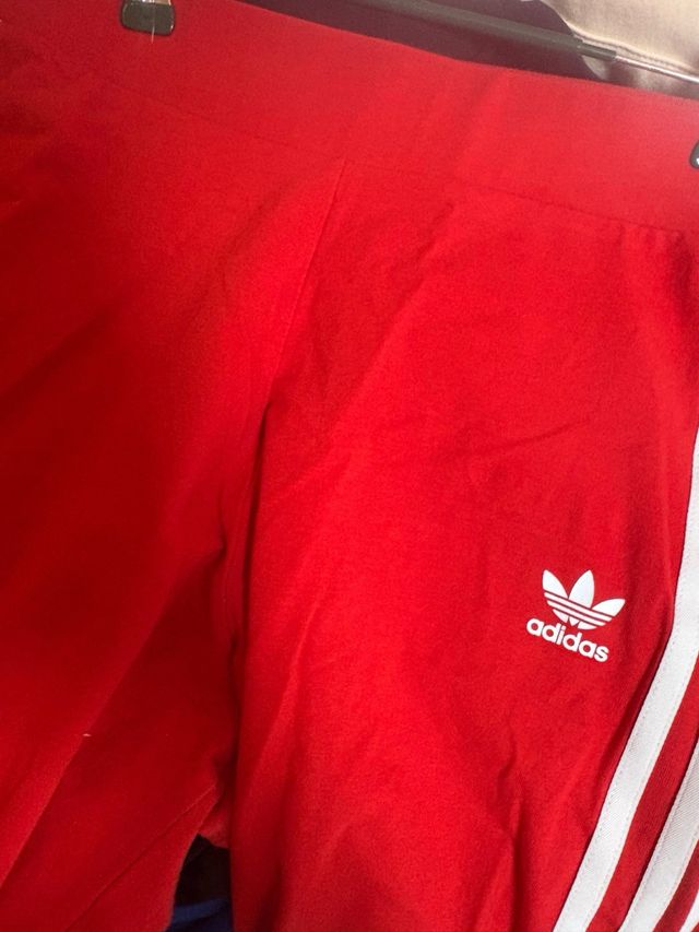 Mallas Adidas Essentials Cotton 3 Bandas Rojas