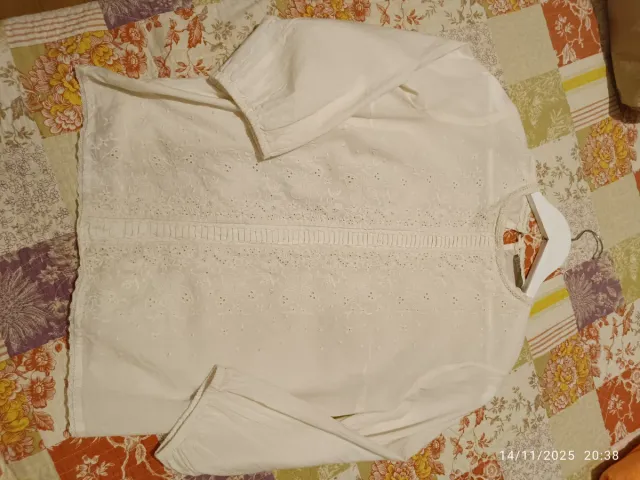 Camisa blanca bordada