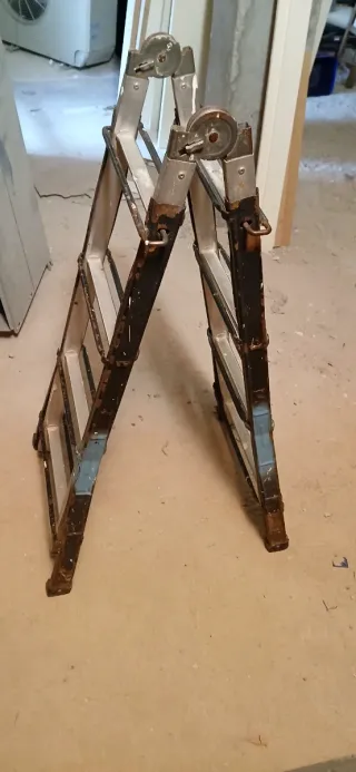 Escalera extensible plegable