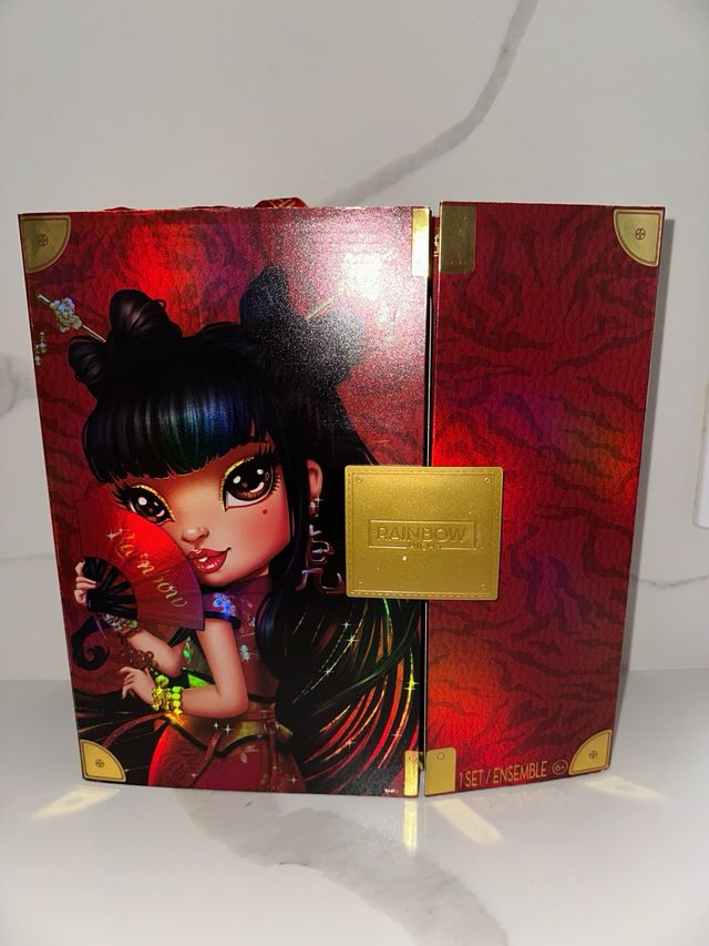 Rainbow High Lily Cheng Año del Tigre