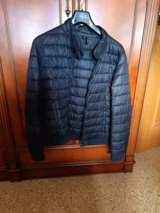 Cazadora acolchada negra