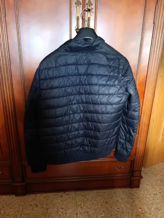 Cazadora acolchada negra