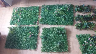 Adorno pared césped artificial flores