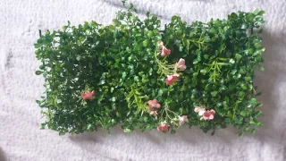 Adorno pared césped artificial flores