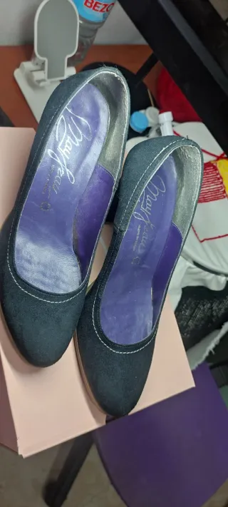 Zapatos de tacón Graceland azul oscuro. Nuevo.
