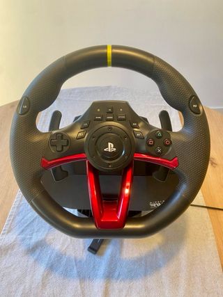 Volante Thrustmaster per PS4 e PC