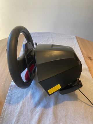 Volante Thrustmaster per PS4 e PC