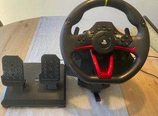 Volante Thrustmaster per PS4 e PC