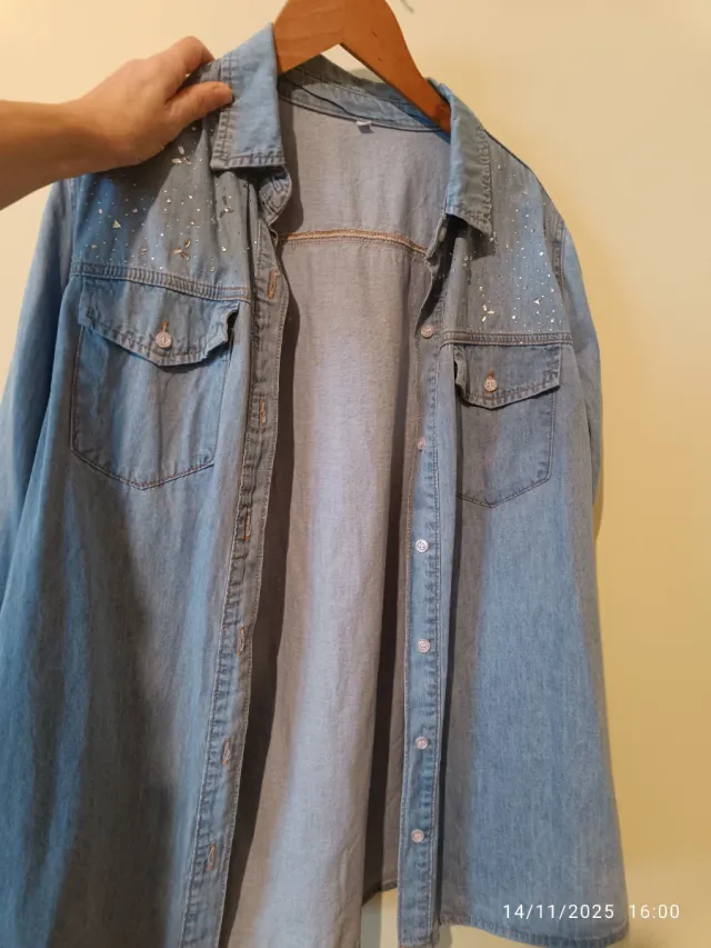 Camisa casual vaquera con pedrería