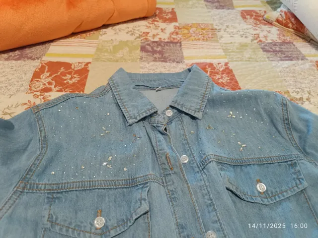 Camisa casual vaquera con pedrería