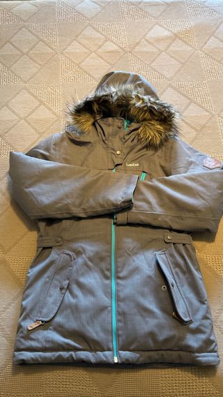 Chaqueta de esquí gris forrada con capucha