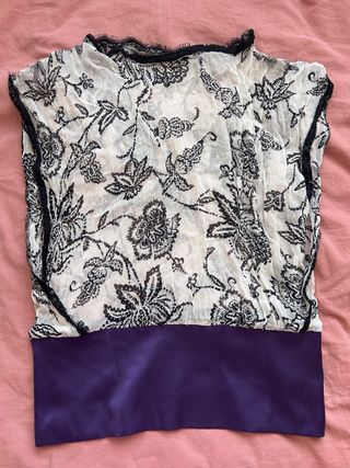 Blusa floral con detalle de satén Ancho