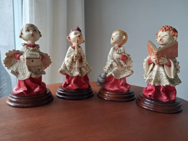 Figuras de monaguillos cantores (Set de 4)