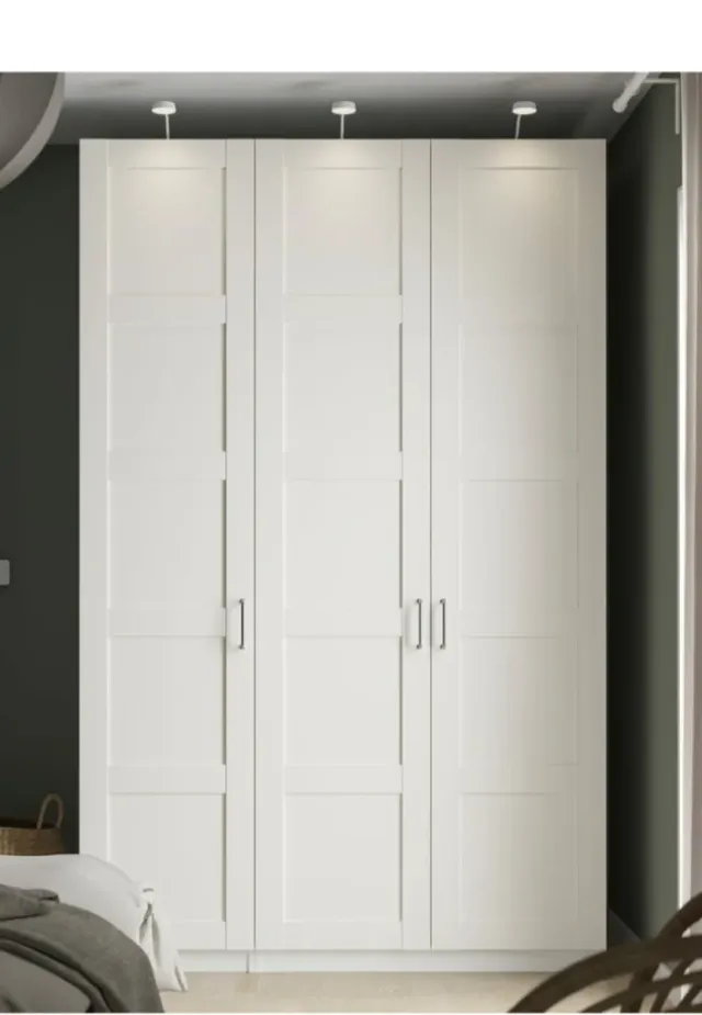 Puerta blanca Ikea, Bergsbo