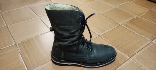 Stivali Road 3 grigi con lacci blu