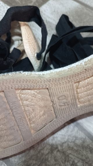 Alpargatas negras con lazos