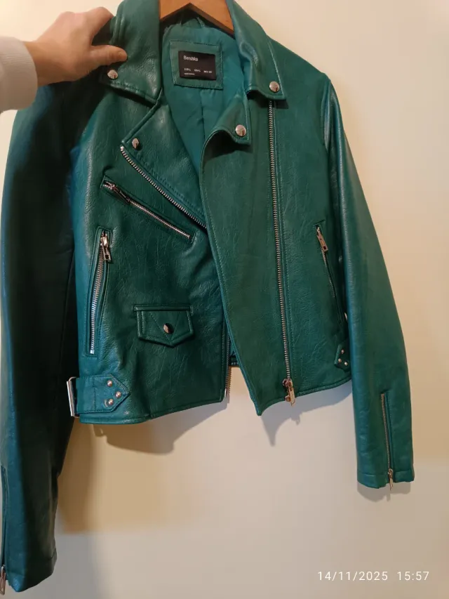 Chaqueta motera Bershka verde