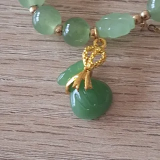 Pulsera de jade verde y oro