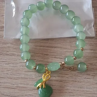 Pulsera de jade verde y oro