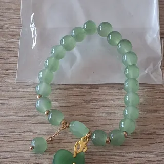 Pulsera de jade verde y oro
