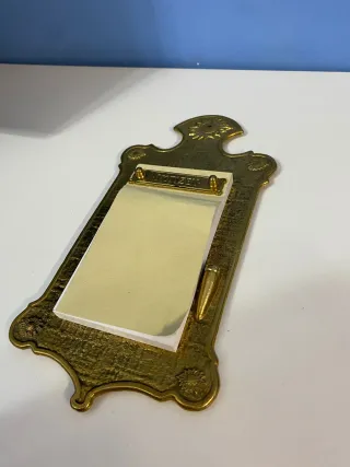 Bloc de notas antiguo en ottone