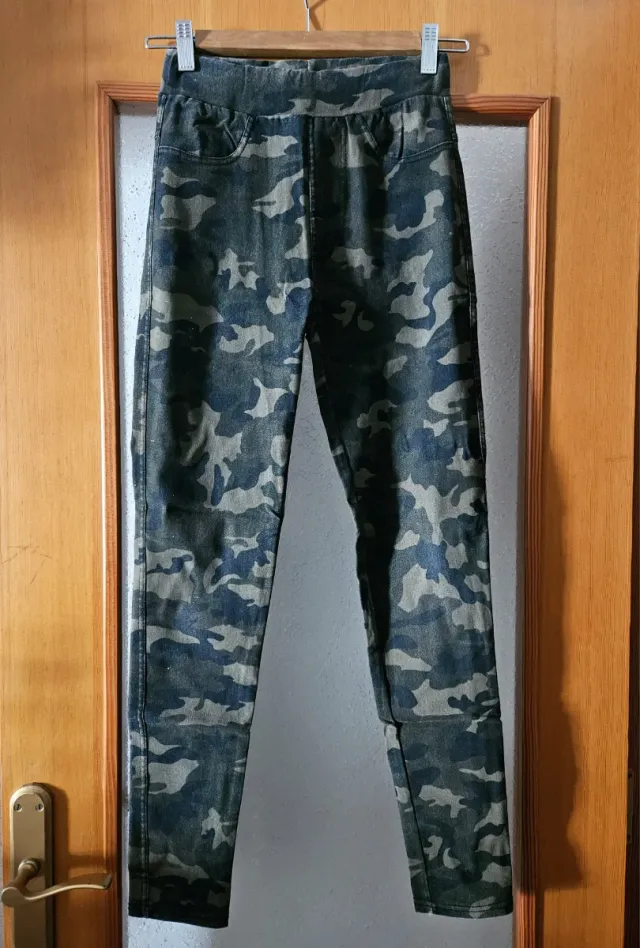 Pantalones tipo leggins camuflaje