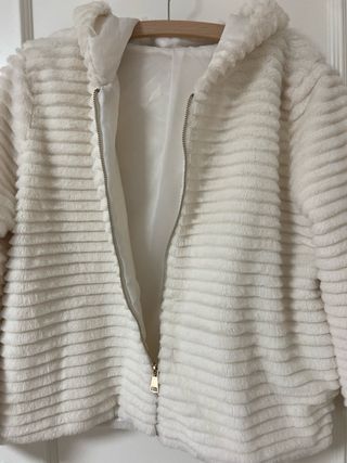 Cazadora pelo sintético blanco