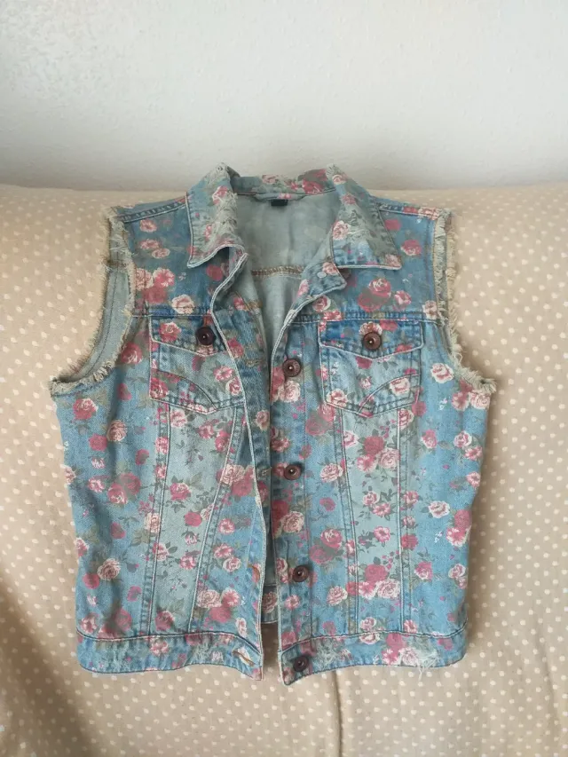 Chaleco vaquero Pimkie floral