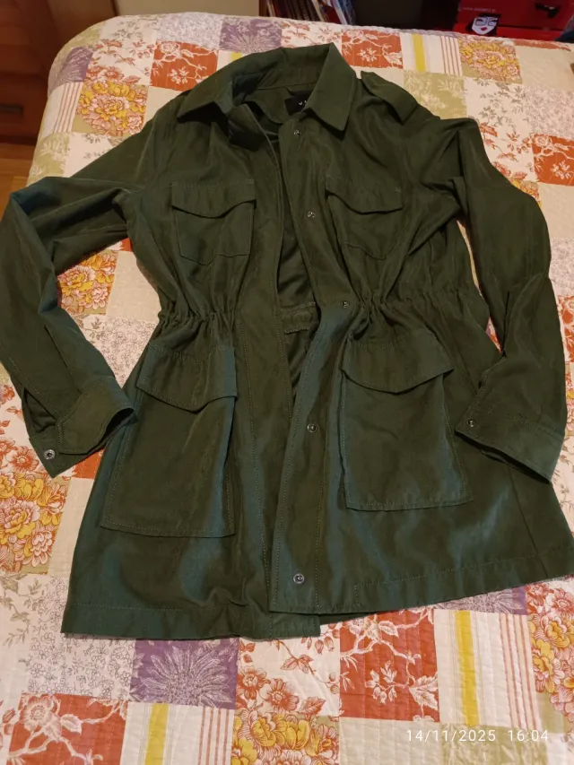 Camisa sahariana verde ajustable