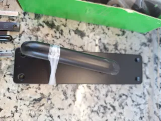 Manillas de aluminio negro AMIG AL3P