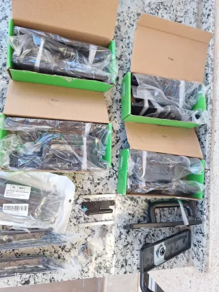 Manillas de aluminio negro AMIG AL3P