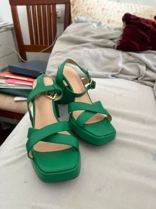 Sandalias plataforma verdes estilo retro