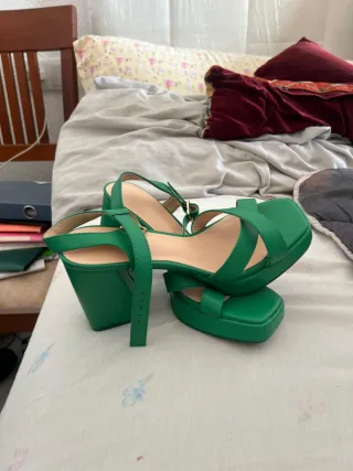 Sandalias plataforma verdes estilo retro