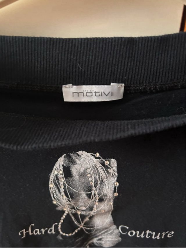 Maglia nera maniche a tre quarti Motivi