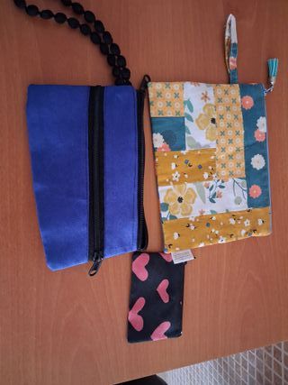 Tres bolsas de mano de tela