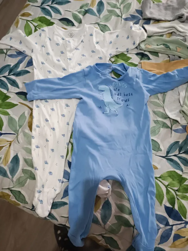 Lote Ropa Bebé 6-9 Meses: Pijamas y Bodys